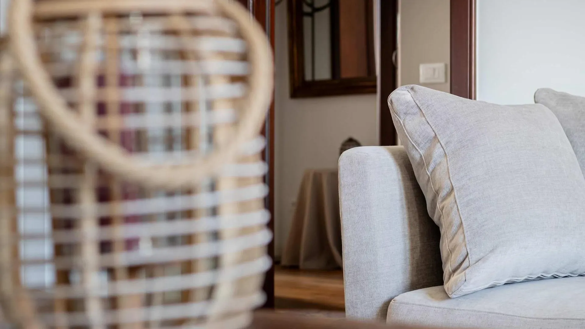 Homeby, Casa Melzo Chic Apartment In Porta Venezia Milan