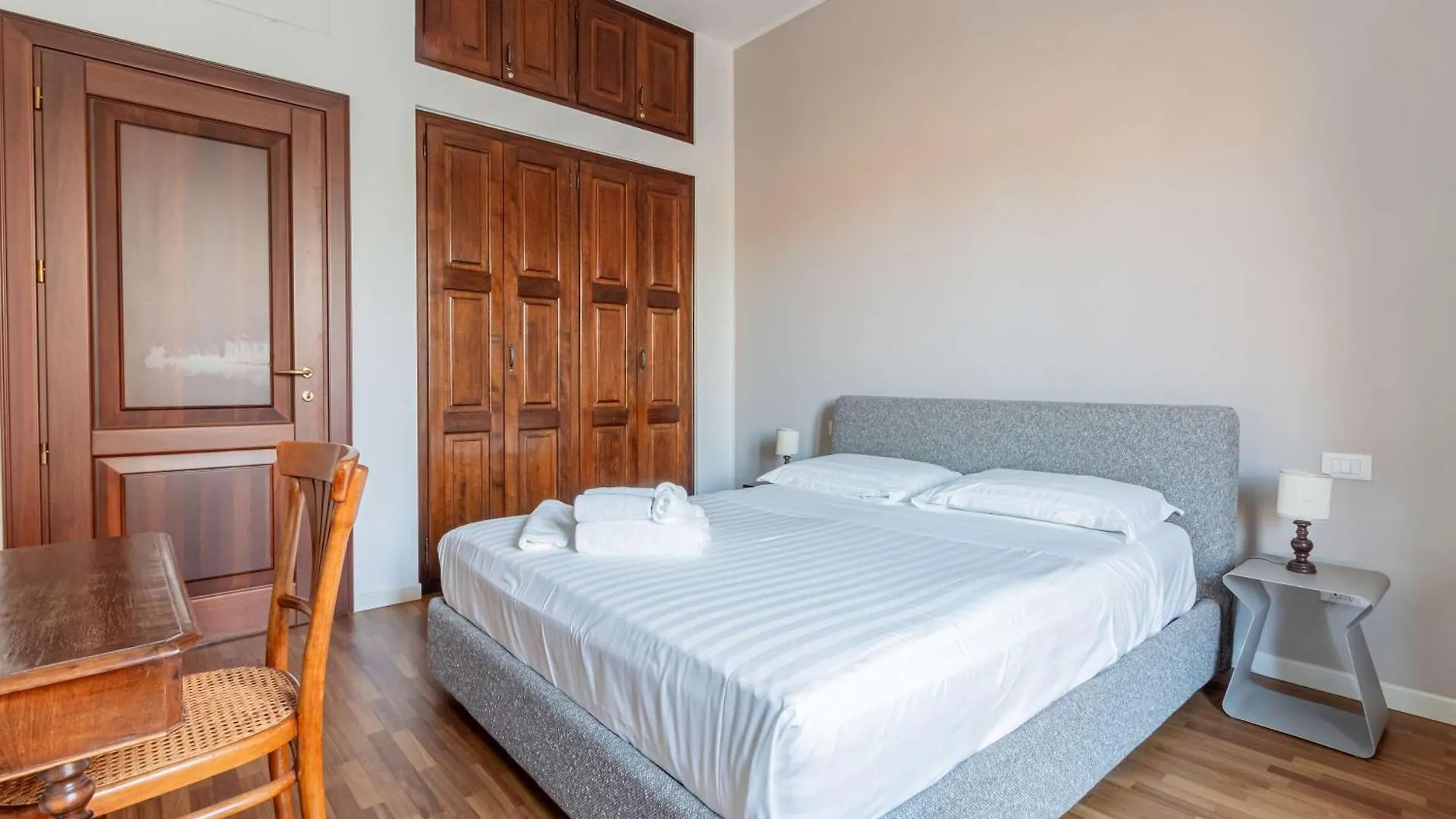 Homeby, Casa Melzo Chic Apartment In Porta Venezia Milan